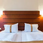 Mitte 4*