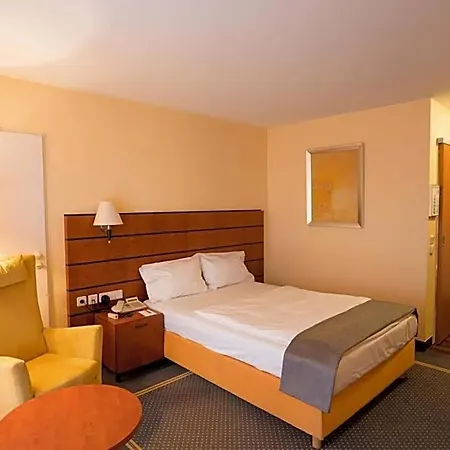Hotel Mitte 4*
