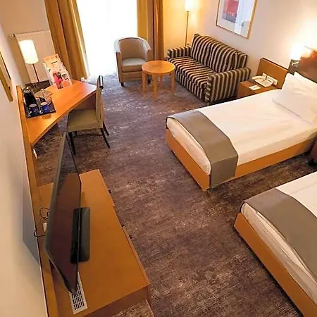 Mitte 4*