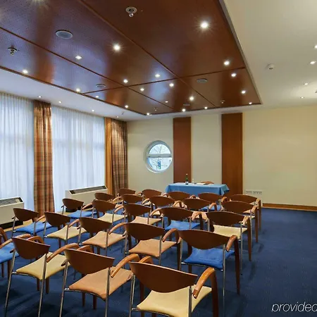 Mitte 4*
